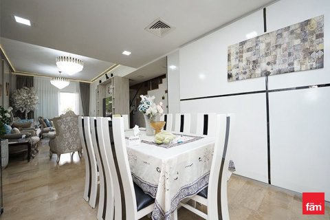 Villa en Dubai, 5 dormitorios, 165.5 m², № 69553 - foto 8