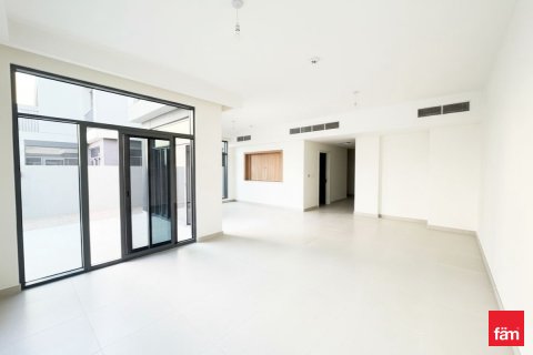 Villa in Dubai 4 bedrooms, 251.9 sq.m. № 69555 - photo 2