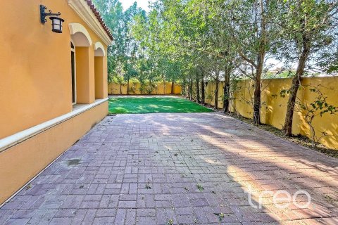 Снять в аренду виллу в Арабиан Ранчес, Дубай: 2 спальни, 206.15м², № 119928 - фото 3