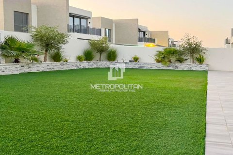 Villa en EMAAR South, Dubai South (Dubai World Central), Dubai, 3 dormitorios, 476 m², № 73330 - foto 13