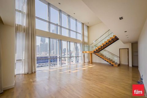 Apartment in Al Wasl, Dubai 4 bedrooms, 323.6 sq.m. № 59783 - photo 1