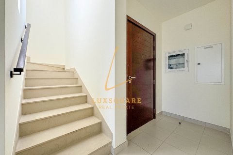 Villa in Dubai South (Dubai World Central), Dubai 3 bedrooms, 163 sq.m. № 89063 - photo 4