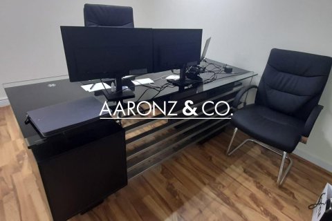 Office in Jumeirah Lake Towers, Dubai 107 sq.m. № 89066 - photo 4