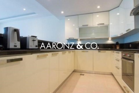 Apartment in Jumeirah Lake Towers, Dubai 1 bedroom, 70 sq.m. № 89067 - photo 6