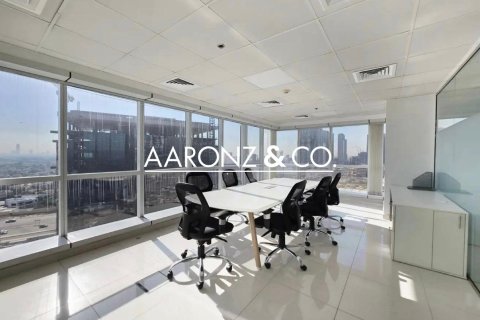 Office in Jumeirah Lake Towers, Dubai 126 sq.m. № 89068 - photo 4