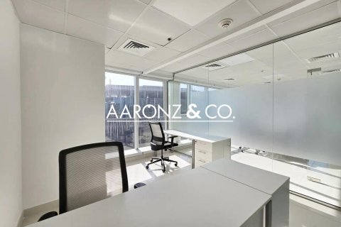 Office in Jumeirah Lake Towers, Dubai 126 sq.m. № 89068 - photo 10