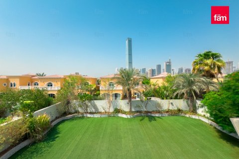 Villa in Dubai 5 bedrooms, 800 sq.m. № 58950 - photo 30
