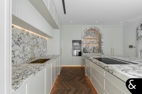 Купить виллу в Дубае: 5 спален, 845м², № 74567 - фото 17