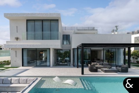 Купить виллу в Дубае: 5 спален, 845м², № 74567 - фото 2