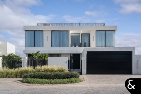 Купить виллу в Дубае: 5 спален, 845м², № 74567 - фото 1