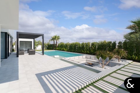 Купить виллу в Дубае: 5 спален, 845м², № 74567 - фото 9