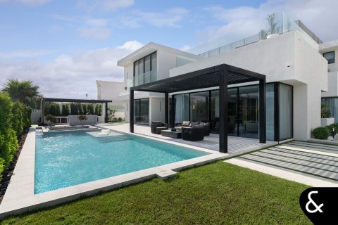 Купить виллу в Дубае: 5 спален, 845м², № 74567 - фото 3