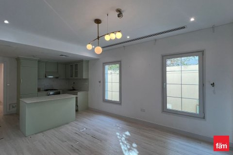 Villa in Dubai 2 bedrooms, 767 sq.m. № 111817 - photo 12
