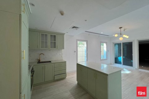 Villa in Dubai 2 bedrooms, 767 sq.m. № 111817 - photo 14