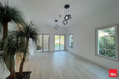 Villa in Dubai 2 bedrooms, 767 sq.m. № 111817 - photo 15