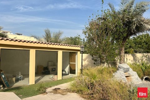 Villa in Dubai 2 bedrooms, 767 sq.m. № 111817 - photo 5