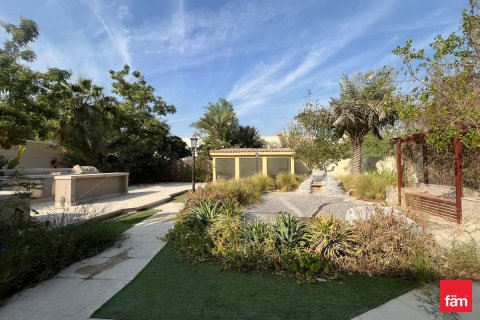 Villa in Dubai 2 bedrooms, 767 sq.m. № 111817