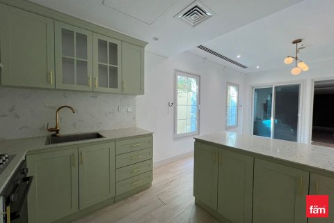 Villa in Dubai 2 bedrooms, 767 sq.m. № 111817 - photo 13