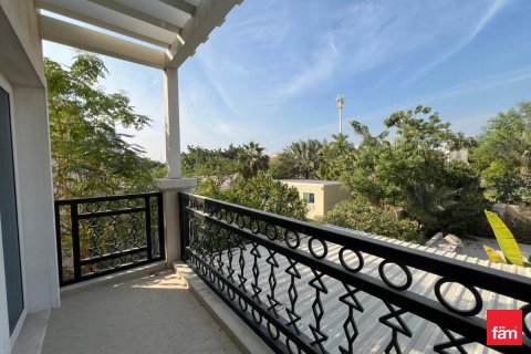 Villa in Dubai 2 bedrooms, 767 sq.m. № 111817 - photo 4