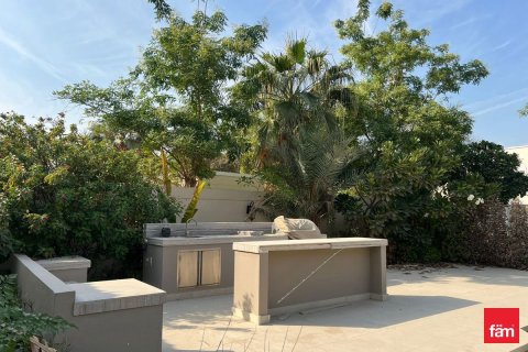 Villa in Dubai 2 bedrooms, 767 sq.m. № 111817 - photo 16