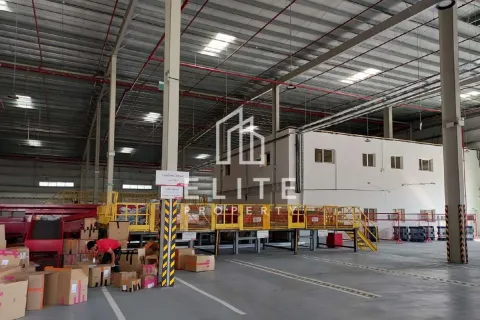 Warehouse in Dubai 7118 sq.m. № 38963 - photo 9