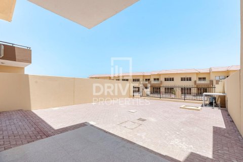 Villa in Dubai Land, Dubai 4 bedrooms, 311 sq.m. № 65794 - photo 26