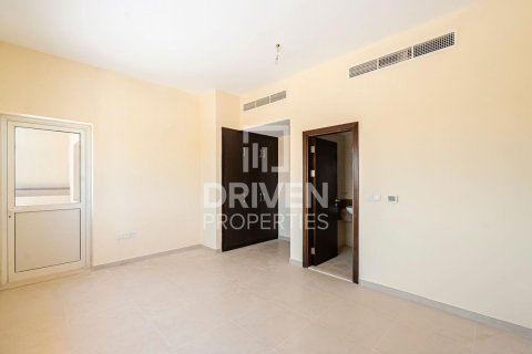 Villa in Dubai Land, Dubai 4 bedrooms, 311 sq.m. № 65794 - photo 13