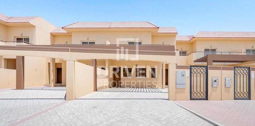 Villa in Dubai Land, Dubai 4 bedrooms, 311 sq.m. № 65794