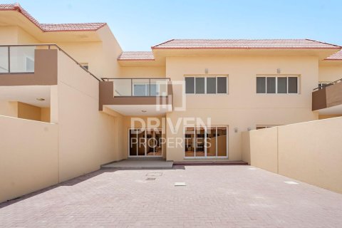 Villa in Dubai Land, Dubai 4 bedrooms, 311 sq.m. № 65794 - photo 27