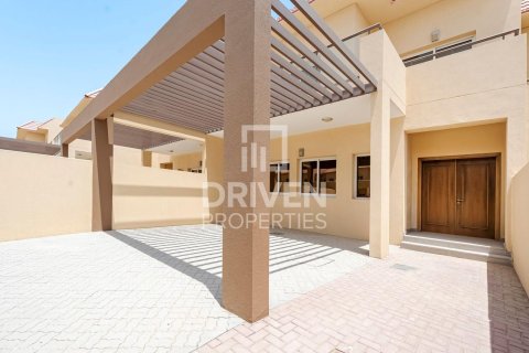 Villa in Dubai Land, Dubai 4 bedrooms, 311 sq.m. № 65794 - photo 25