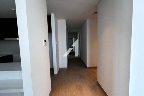 Снять в аренду квартиру в Джумейре, Дубай: 3 спальни, 180.2м², № 48043 - фото 14