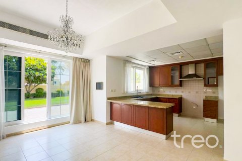 Снять в аренду виллу в Арабиан Ранчес, Дубай: 4 спальни, 321.26м², № 138089 - фото 3
