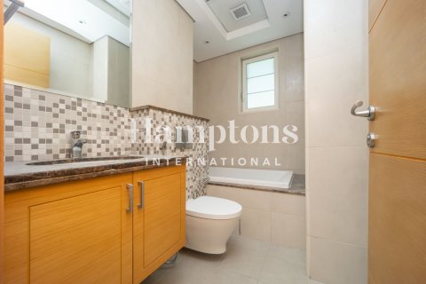 Снять в аренду виллу в Jumeirah Park Homes, Jumeirah Park, Дубай: 4 спальни, 510.00030880м², № 135089 - фото 25