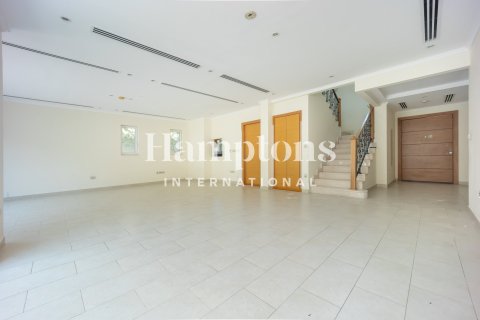 Снять в аренду виллу в Jumeirah Park Homes, Jumeirah Park, Дубай: 4 спальни, 510.00030880м², № 135089 - фото 20