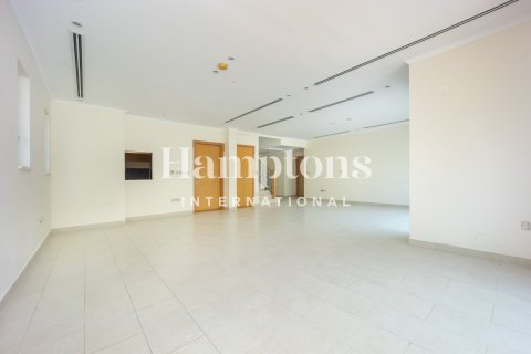Снять в аренду виллу в Jumeirah Park Homes, Jumeirah Park, Дубай: 4 спальни, 510.00030880м², № 135089 - фото 15