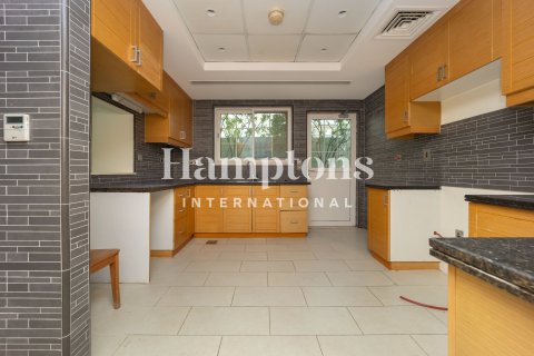 Снять в аренду виллу в Jumeirah Park Homes, Jumeirah Park, Дубай: 4 спальни, 510.00030880м², № 135089 - фото 10