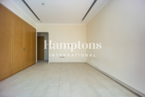 Снять в аренду виллу в Jumeirah Park Homes, Jumeirah Park, Дубай: 4 спальни, 510.00030880м², № 135089 - фото 3