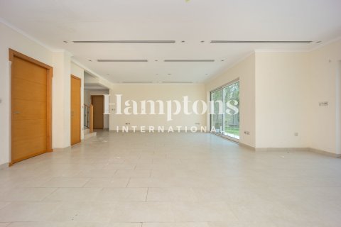 Снять в аренду виллу в Jumeirah Park Homes, Jumeirah Park, Дубай: 4 спальни, 510.00030880м², № 135089 - фото 13
