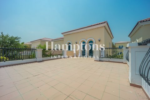 Снять в аренду виллу в Jumeirah Park Homes, Jumeirah Park, Дубай: 4 спальни, 510.00030880м², № 135089 - фото 6