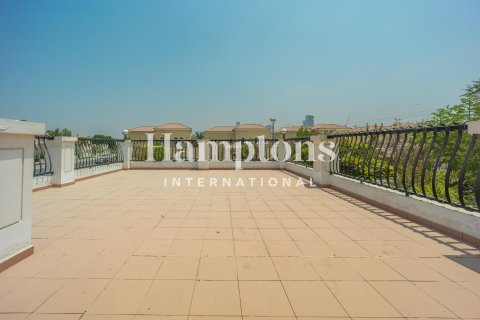 Снять в аренду виллу в Jumeirah Park Homes, Jumeirah Park, Дубай: 4 спальни, 510.00030880м², № 135089 - фото 26