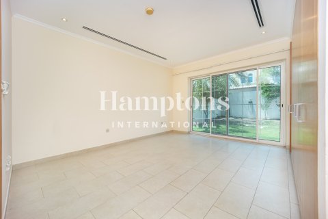Снять в аренду виллу в Jumeirah Park Homes, Jumeirah Park, Дубай: 4 спальни, 510.00030880м², № 135089 - фото 9