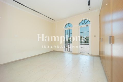 Снять в аренду виллу в Jumeirah Park Homes, Jumeirah Park, Дубай: 4 спальни, 510.00030880м², № 135089 - фото 21