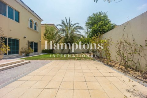 Снять в аренду виллу в Jumeirah Park Homes, Jumeirah Park, Дубай: 4 спальни, 510.00030880м², № 135089 - фото 12