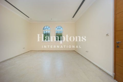 Снять в аренду виллу в Jumeirah Park Homes, Jumeirah Park, Дубай: 4 спальни, 510.00030880м², № 135089 - фото 14