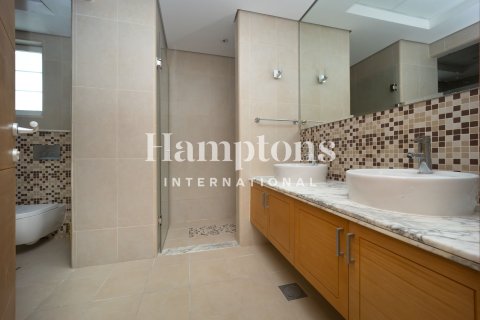 Снять в аренду виллу в Jumeirah Park Homes, Jumeirah Park, Дубай: 4 спальни, 510.00030880м², № 135089 - фото 28