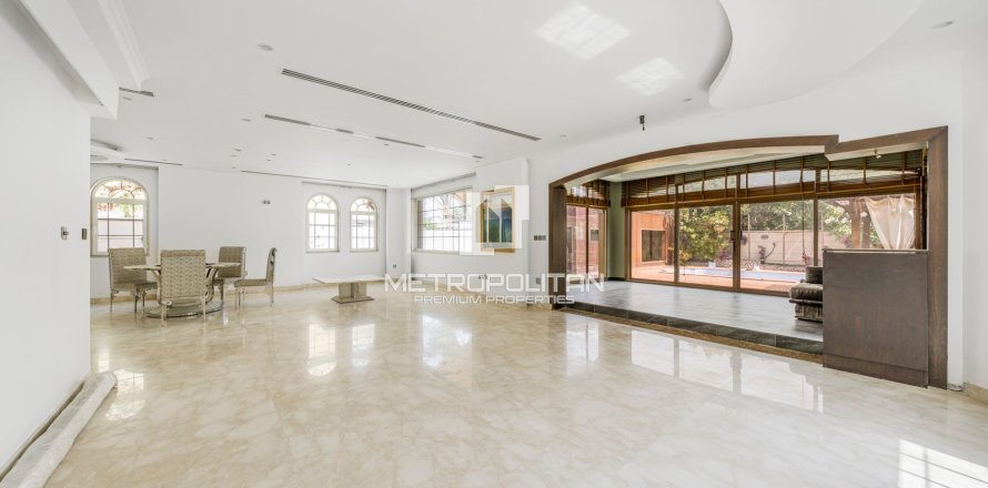 Villa en Jumeirah Park, Dubai, 4 dormitorios, 660 m², № 73195