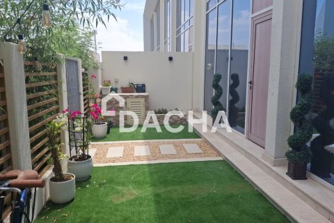 Townhouse in Dubai Land, Dubai 3 bedrooms, 140 sq.m. № 105827 - photo 12