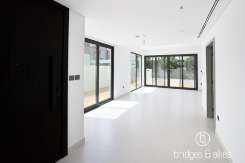 Снять в аренду виллу в Дубае: 4 спальни, 309.2м², № 78072 - фото 7