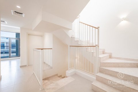 Снять в аренду виллу в Дубае: 4 спальни, 251.9м², № 78073 - фото 6