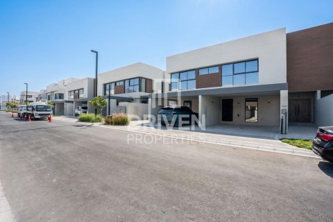 Villa in Dubai Land, Dubai 3 bedrooms, 283.82 sq.m. № 127613 - photo 27